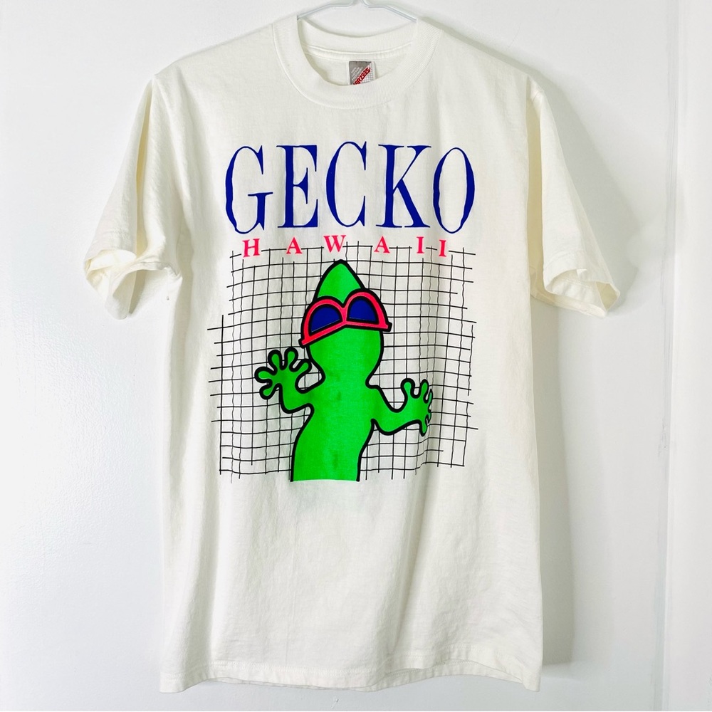 Gecko Hawaii Vintage 80s Gecko Grid Front and Back Graphic Crew Neck Tee